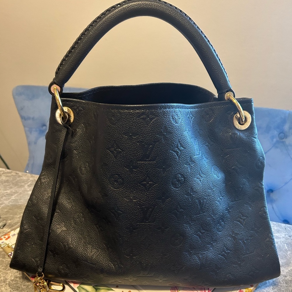 Beautiful LV Epi Leather Artsy!